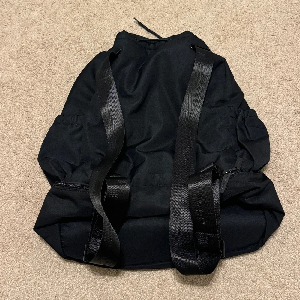 NEW Beyond Yoga Backpack Black Convertible Athletic Yoga Gym Bag NWT
